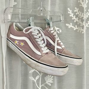 Feelin’ Good Vans🦄